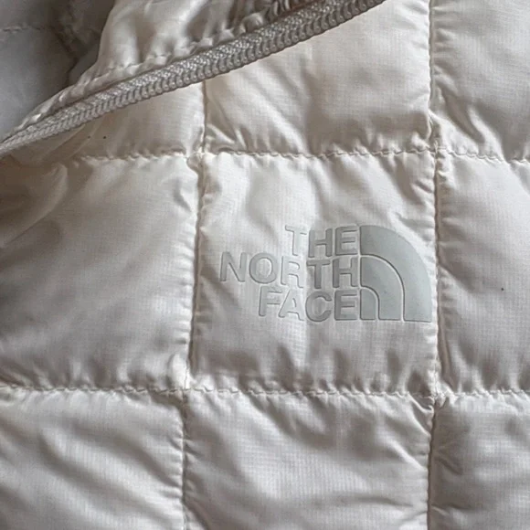 The North Face Women's Ivory Quilted Vest - Picture 3 of 8